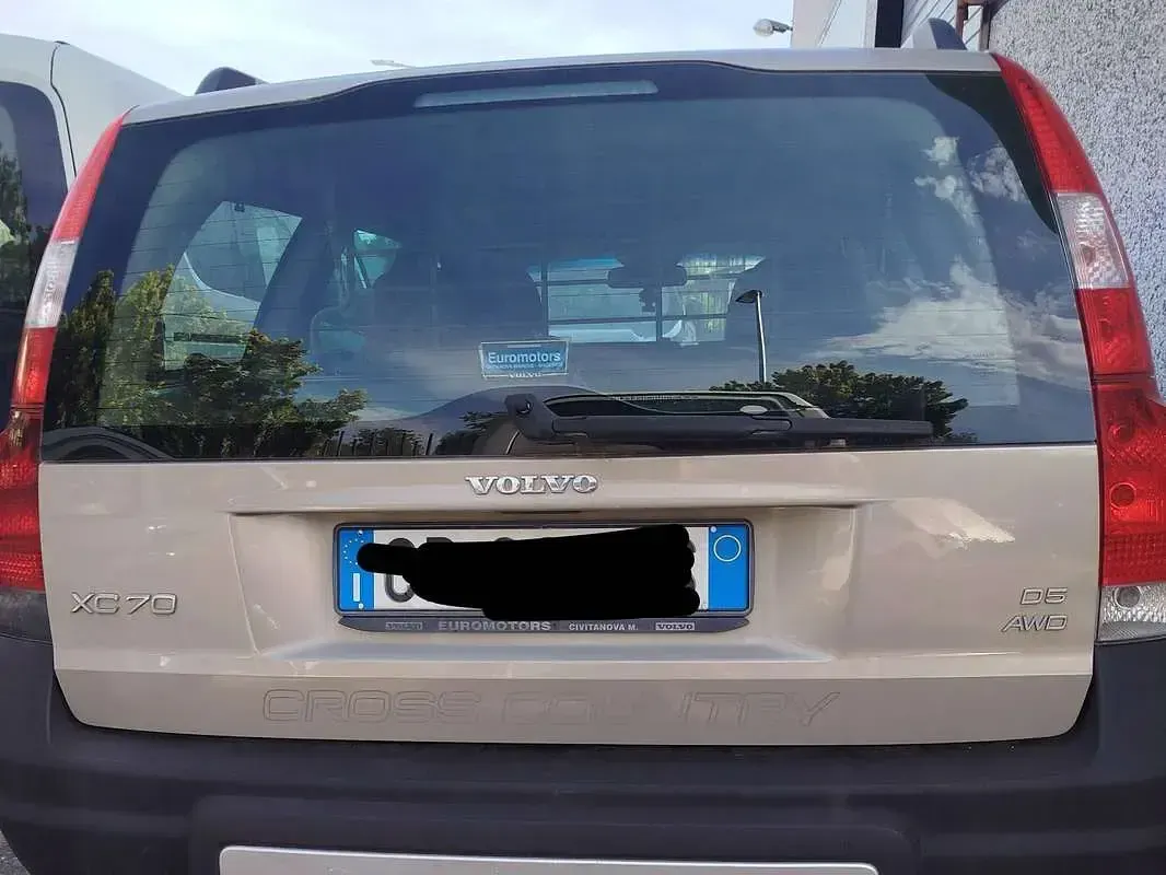 Usata Volvo XC70 163 CV (119 kW) 2004 Oro Station wagon