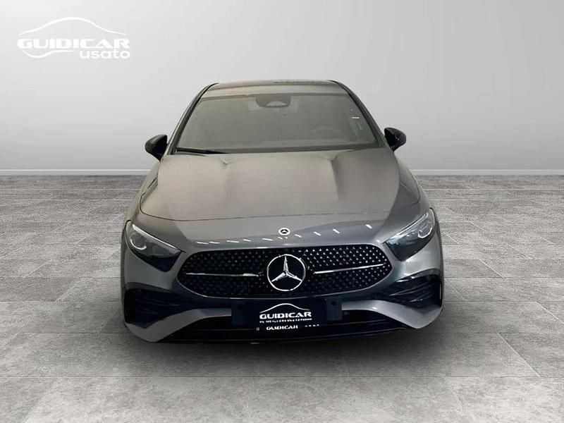 Nuova Mercedes A180 116 CV (85 kW) 2026 Grigio montagna Berlina