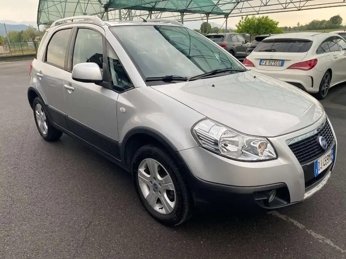 Usata Fiat Sedici Dynamic 107 CV (78 kW) 2007 Argento SUV