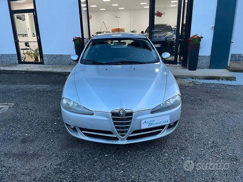 Usata Alfa Romeo 147 105 CV (77 kW) 2008 Grigio Utilitaria