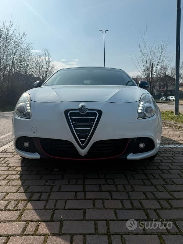 Usata Alfa Romeo Giulietta 105 CV (77 kW) 2011 Bianco Utilitaria