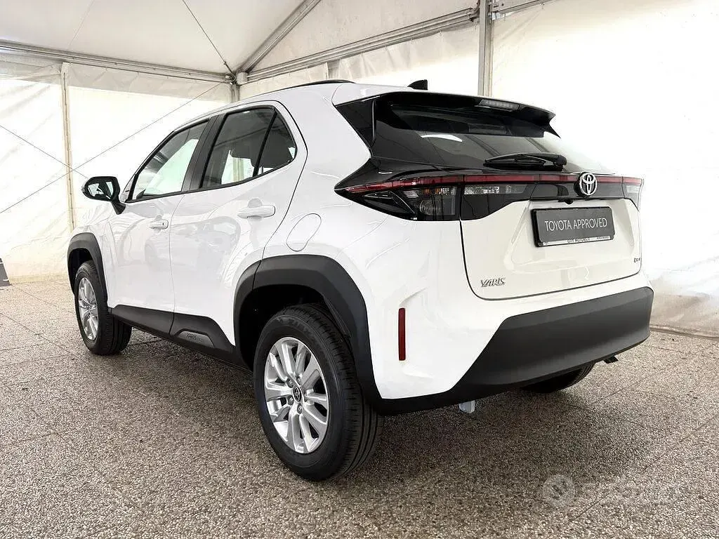 Nuova Toyota Yaris Cross Active 116 CV (85 kW) 2026 Bianco SUV
