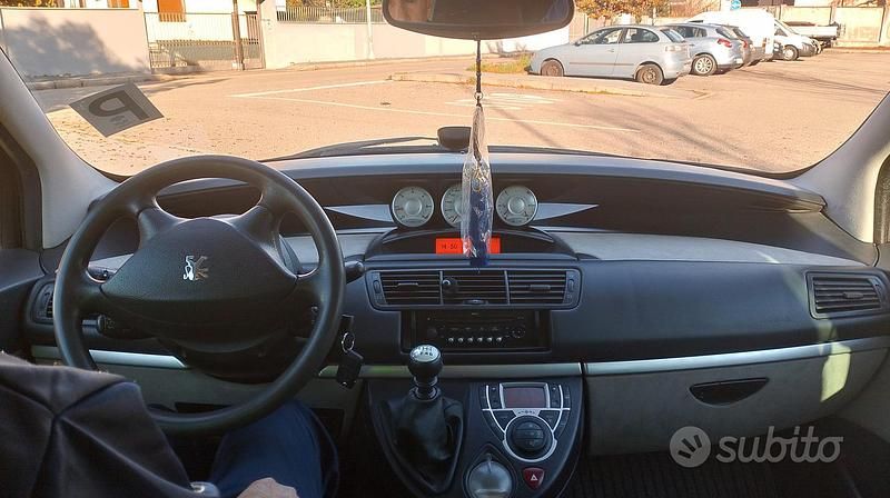 Nero Usata 2007 Peugeot 807 Monovolume | 4500 € (Buon prezzo) - Immagine 1/4