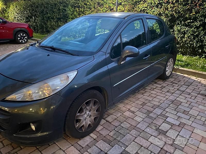 Usata Peugeot 207 70 CV (51 kW) 2011 Grigio Berlina