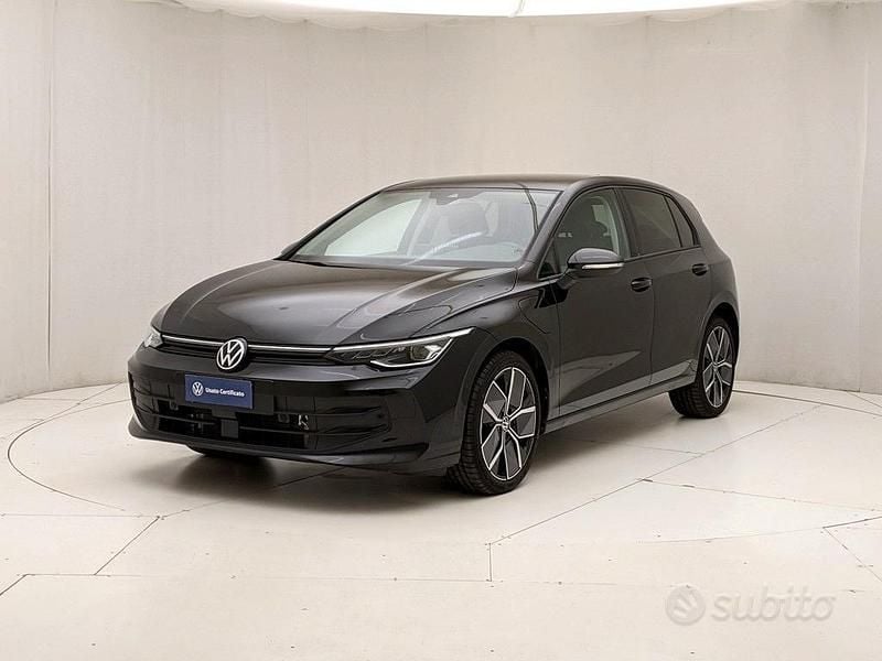 Nero Nuova 2025 VW Golf VIII Life Berlina | 36.900 € (Buon prezzo) - Immagine 1/4