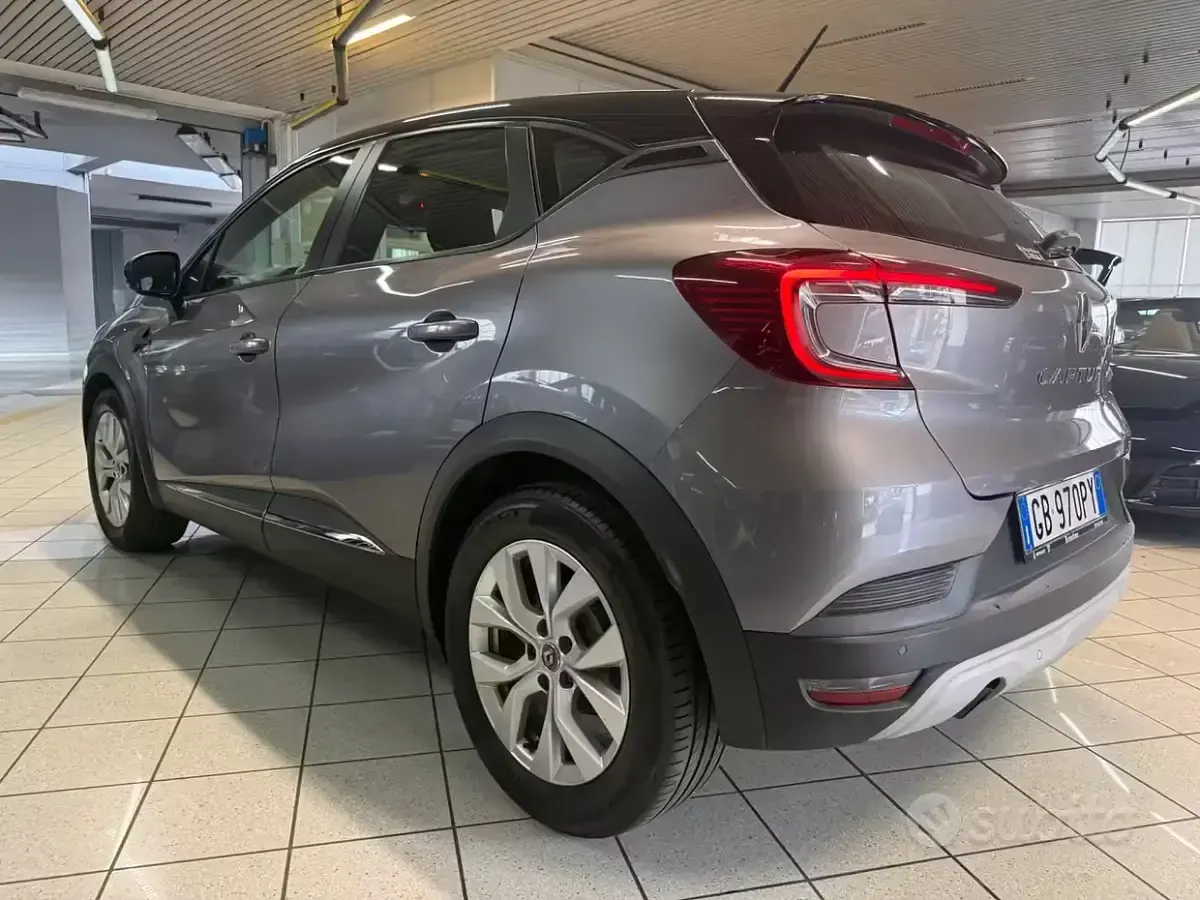 Usata Renault Captur Intens 101 CV (74 kW) 2020 Grigio SUV