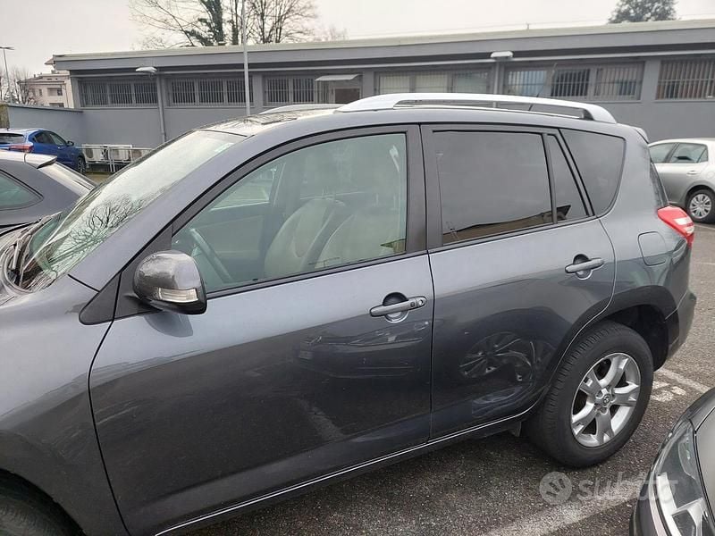 Usata Toyota RAV4 Luxury 150 CV (110 kW) 2009 Grigio SUV