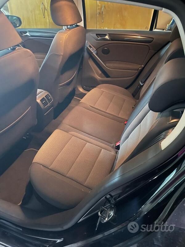 Usado VW Golf VI 105 CV (77 kW) 2011 Negro Utilitario