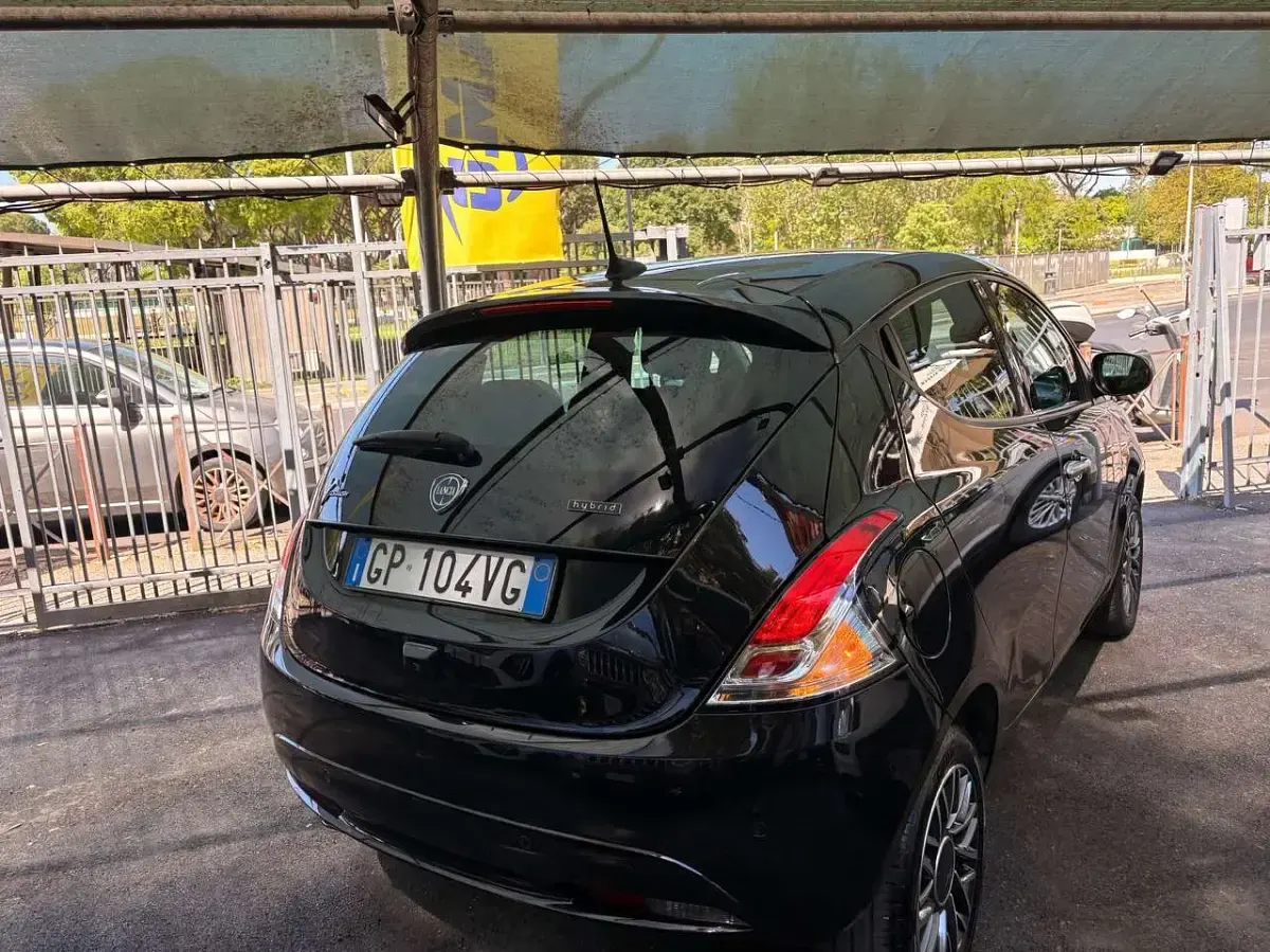 Usata Lancia Ypsilon Gold 69 CV (50 kW) 2023 Nero Utilitaria
