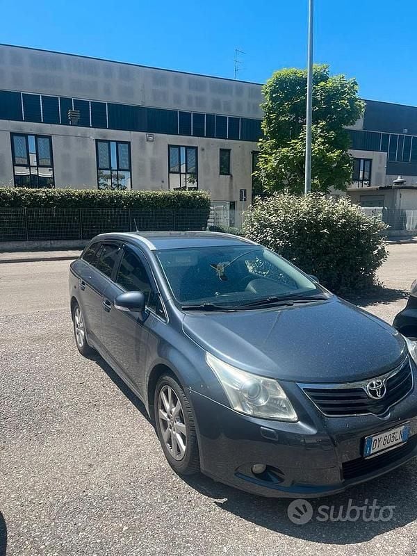 Usata Toyota Avensis 2009 Grigio Berlina