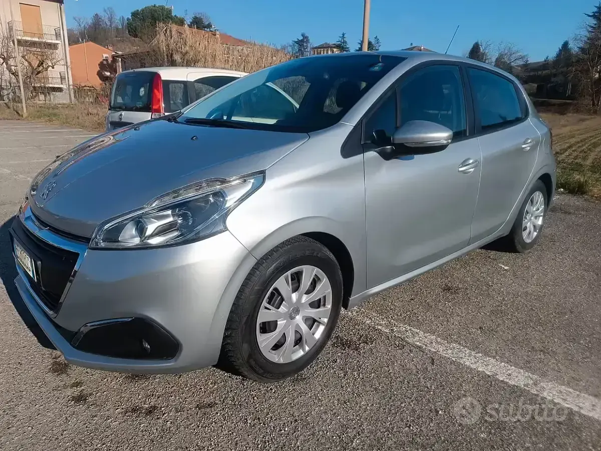 Usata Peugeot 208 82 CV (60 kW) 2017 Grigio Utilitaria