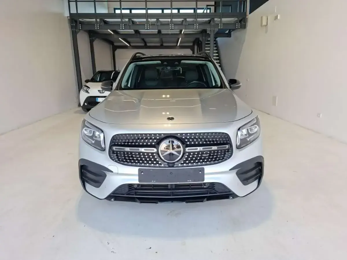 Usata Mercedes GLB220 Premium 190 CV (139 kW) 2022 Argento SUV