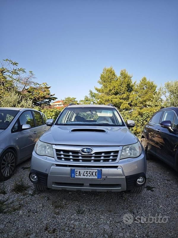 Usata Subaru Forester 2011 Grigio SUV
