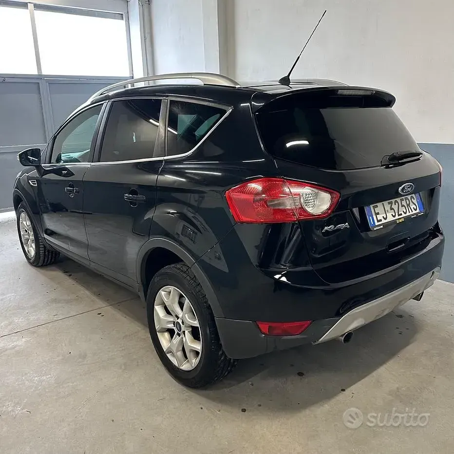 Usata Ford Kuga 140 CV (102 kW) 2011 Nero SUV