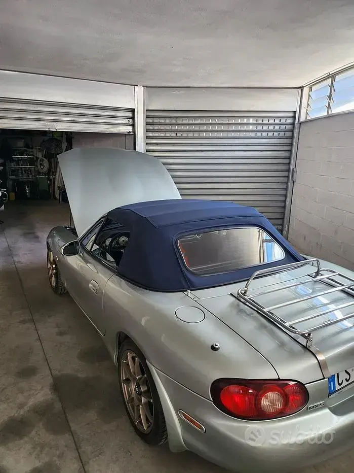 Usata Mazda MX5 146 CV (107 kW) 2004 Grigio Cabrio