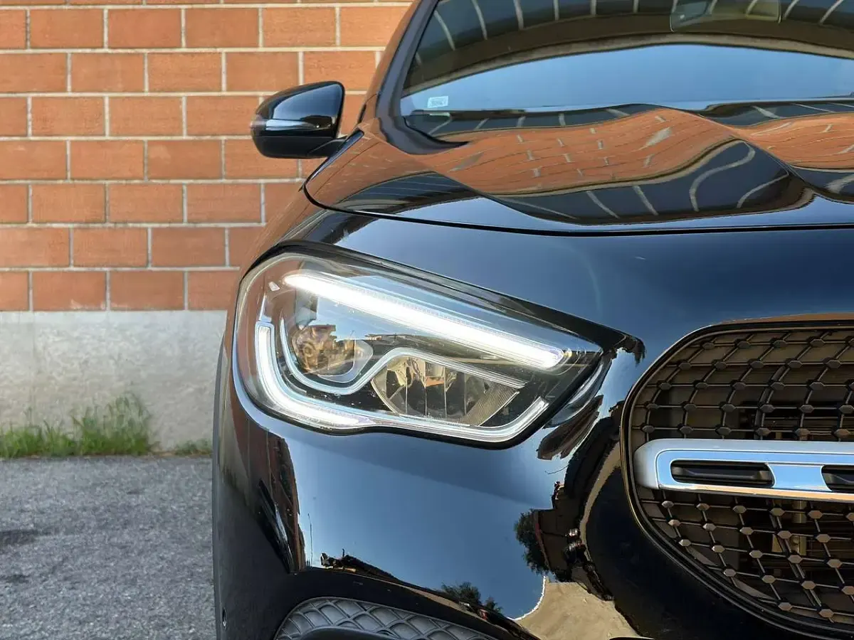 Usata Mercedes GLA200 150 CV (110 kW) 2023 Nero ossidiana SUV