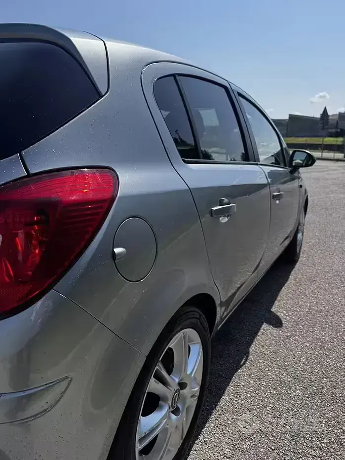 Usata Opel Corsa 85 CV (62 kW) 2012 Grigio Utilitaria