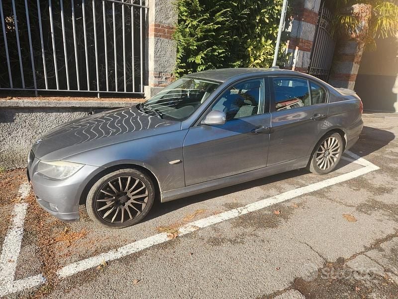 Begagnad BMW 320 2009 Grå Sedan