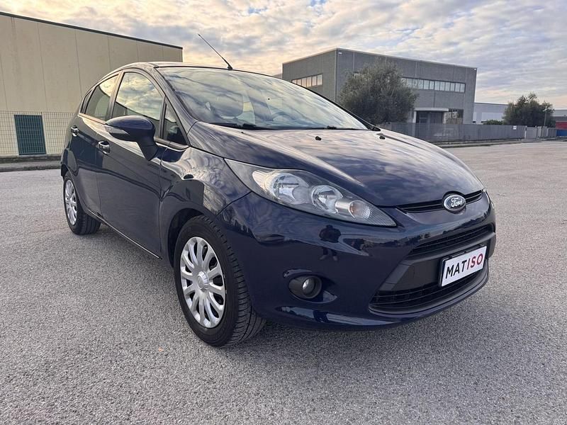 Usata Ford Fiesta Titanium 92 CV (67 kW) 2010 Blu Berlina