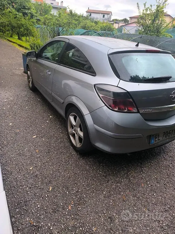 Usata Opel Astra GTC 120 CV (88 kW) 2006 Berlina