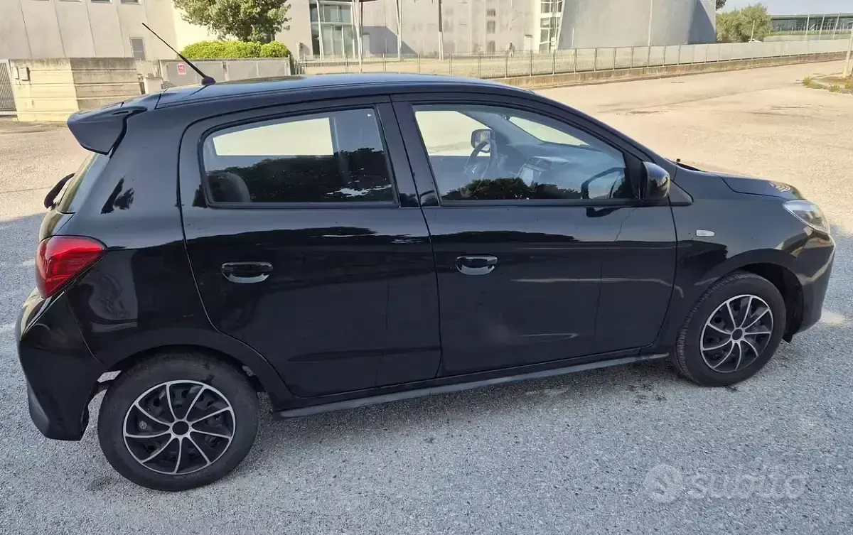 Usata Mitsubishi Space Star Invite 71 CV (52 kW) 2024 Nero Utilitaria