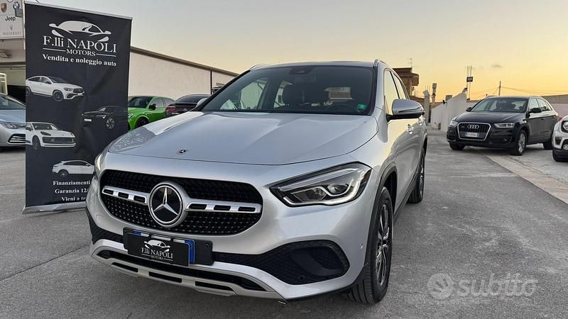 Usata Mercedes GLA180 Executive 116 CV (85 kW) 2022 Argento SUV