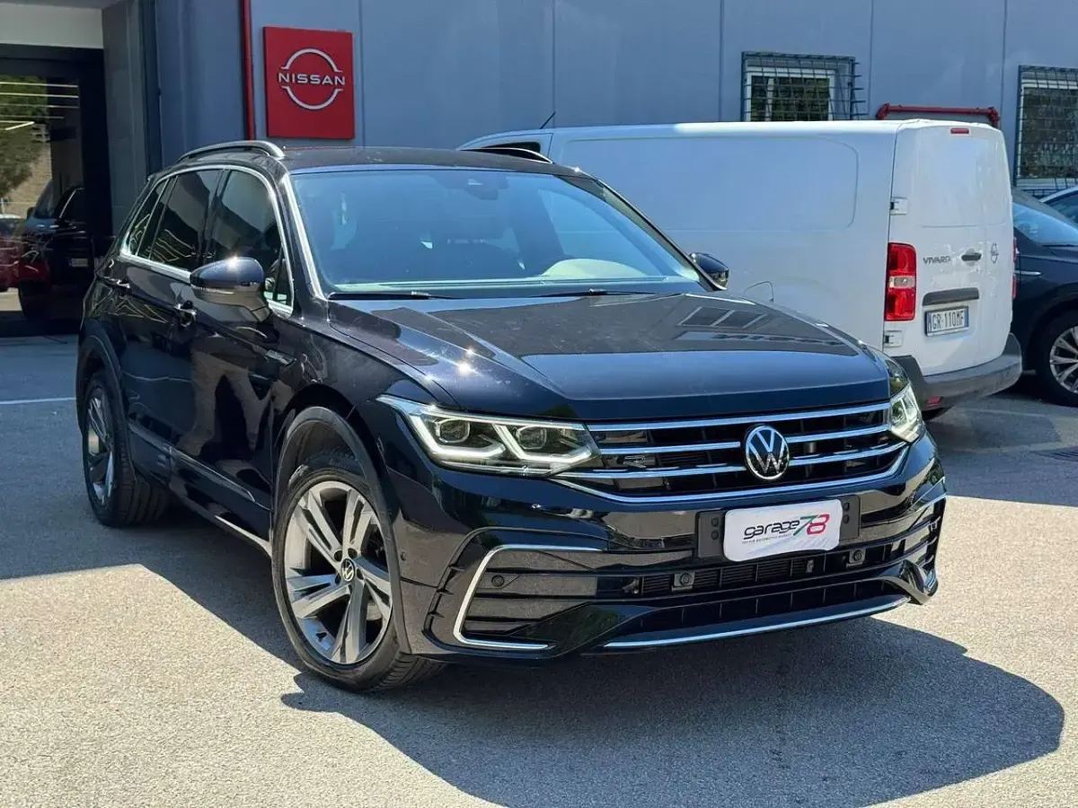 Usata VW Tiguan R-line 150 CV (110 kW) 2022 Nero SUV