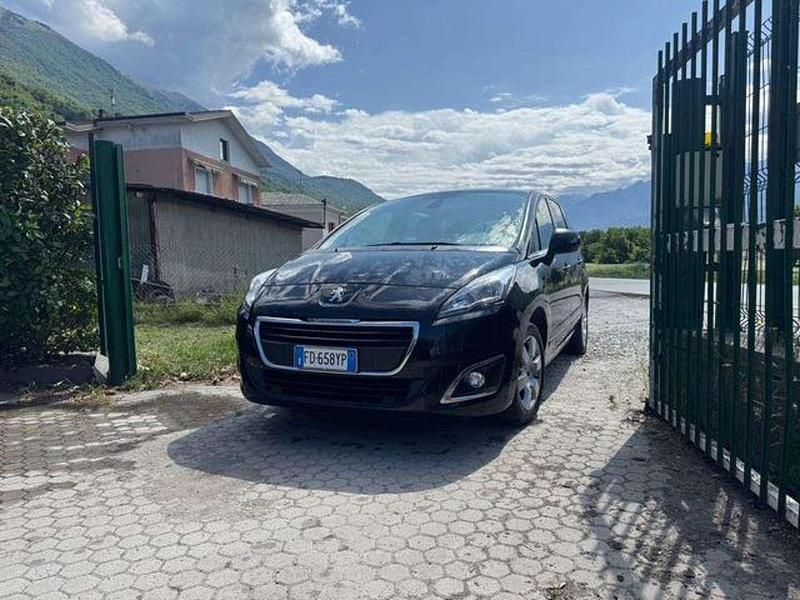 Nero Usata 2016 Peugeot 5008 Monovolume | 8500 € (Buon prezzo) - Immagine 1/4