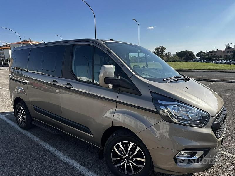 Begagnad Ford Tourneo 170 HK (125 kW) 2019 Brun Minibuss