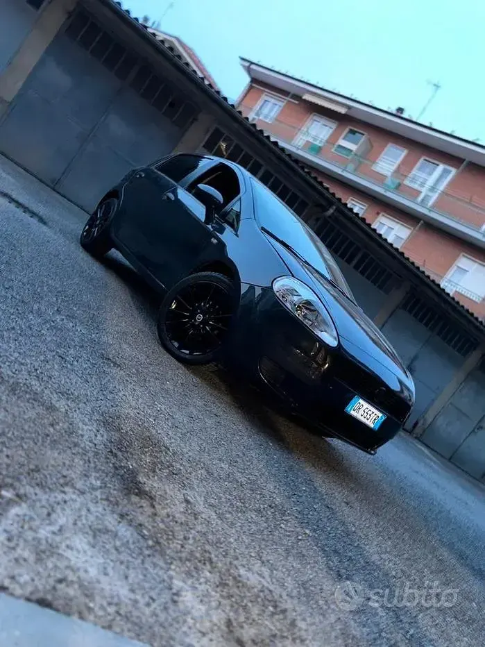 Usata Fiat Grande Punto 75 CV (55 kW) 2008 Grigio Utilitaria