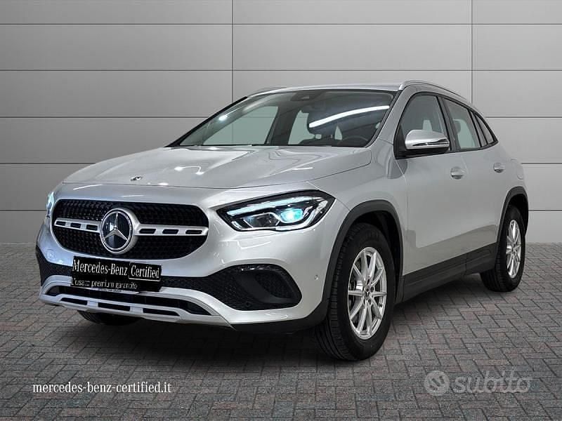 Argento Usata 2022 Mercedes GLA200 Business SUV | 38.500 € (Buon prezzo) - Immagine 1/4