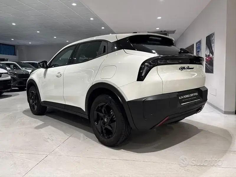 Usata Alfa Romeo Junior 136 CV (100 kW) 2024 Bianco SUV