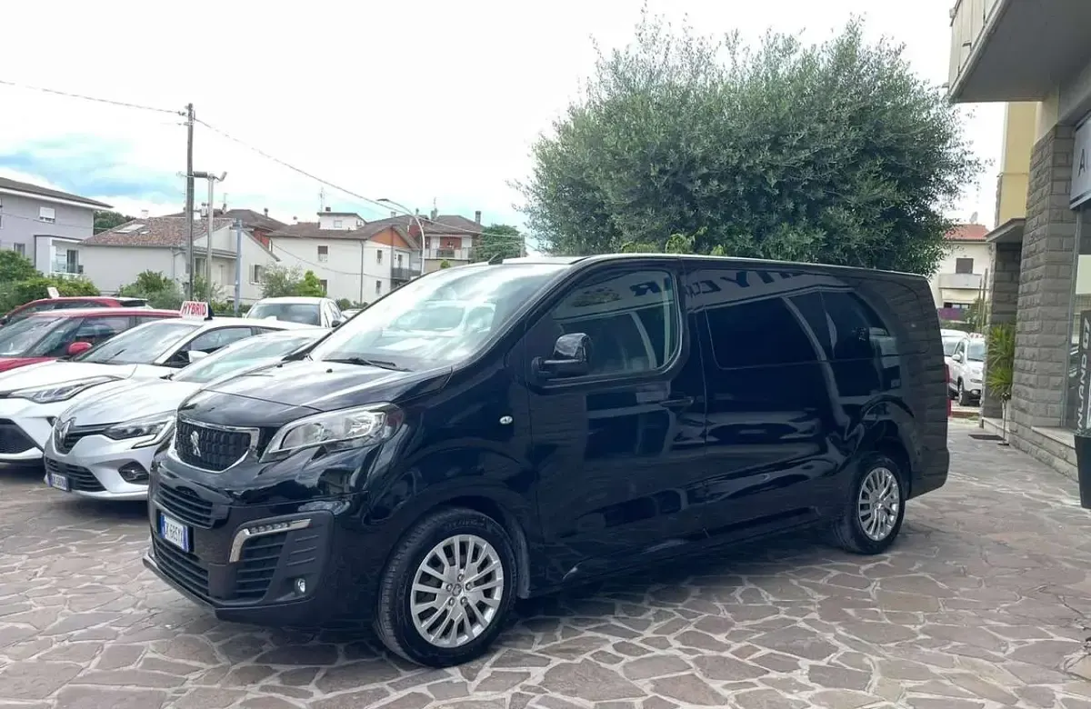 Usata Peugeot Traveller Business-Line 120 CV (88 kW) 2022 Nero Monovolume