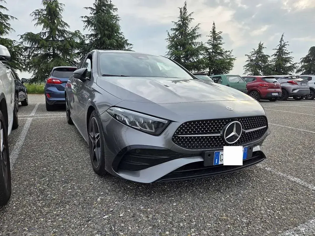 Gebraucht Mercedes A180 AMG Line Premium Plus 116 PS (85 kW) 2024 Grau Limousine