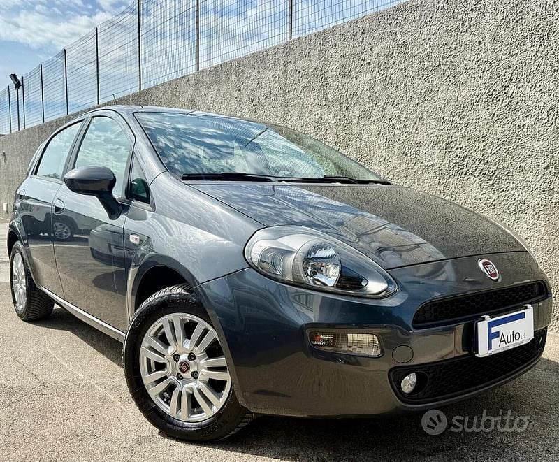Bianco Usata 2015 Fiat Punto Lounge Due volumi | 3999 € (Buon prezzo) - Immagine 1/4
