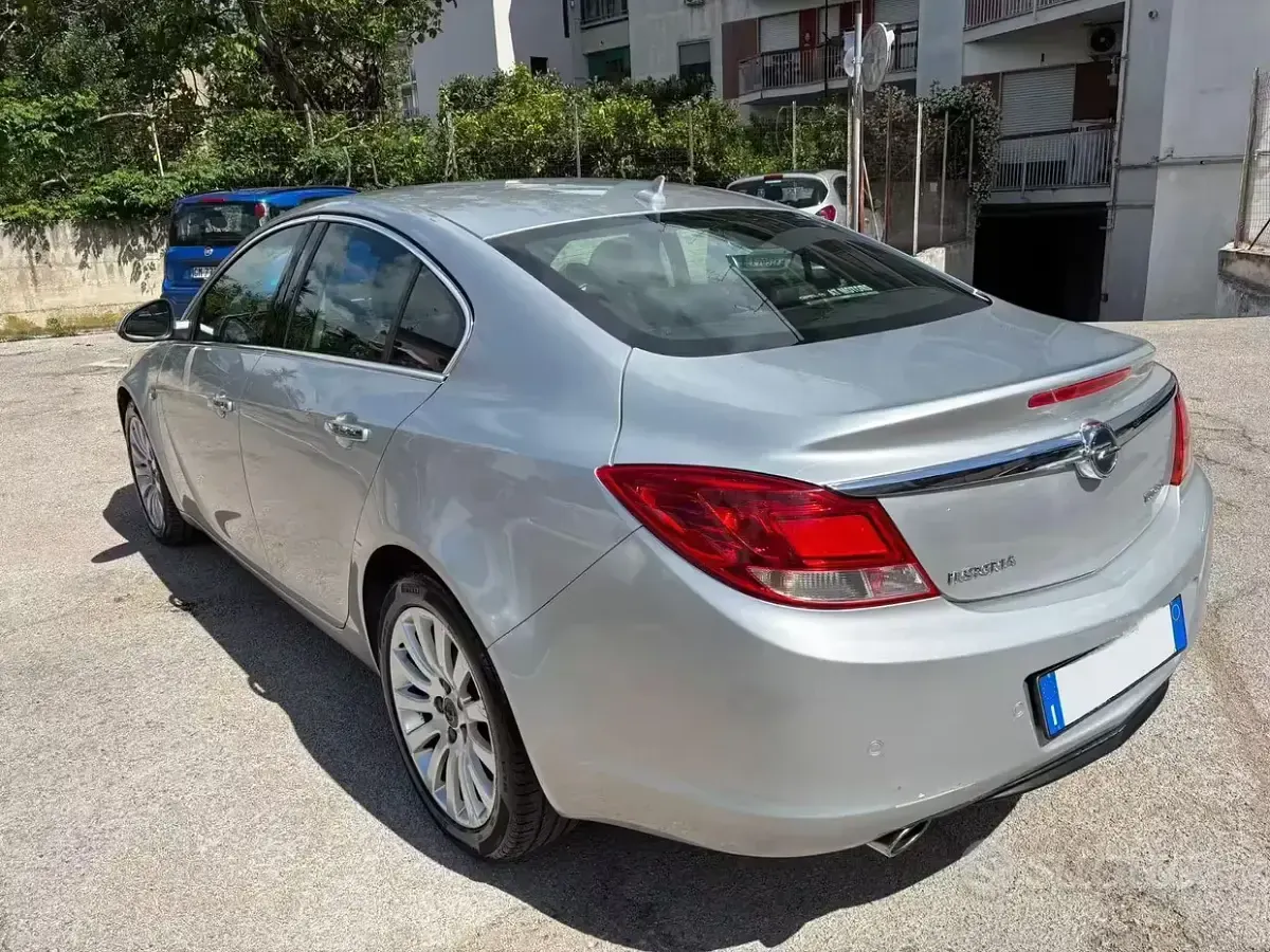 Usata Opel Insignia 180 CV (132 kW) 2010 Grigio Berlina