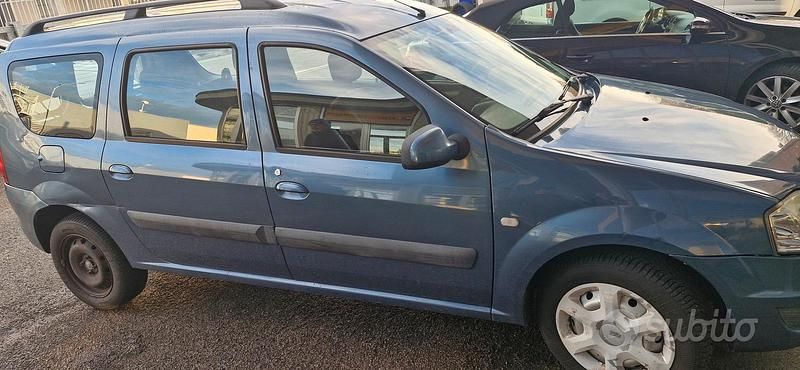 Usata Dacia Logan Lauréate 86 CV (63 kW) 2010 Monovolume