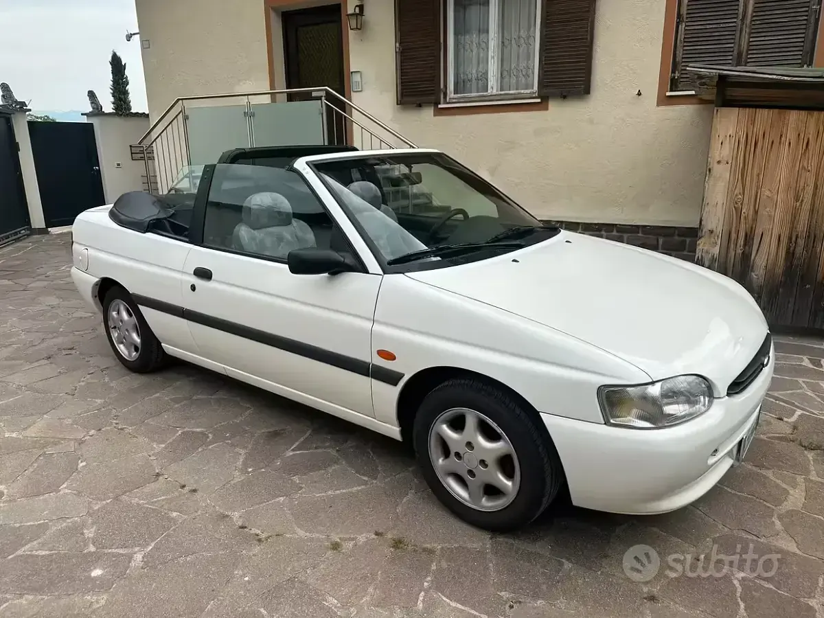 Usata Ford Escort Cabriolet 105 CV (77 kW) 1995 Bianco Cabrio