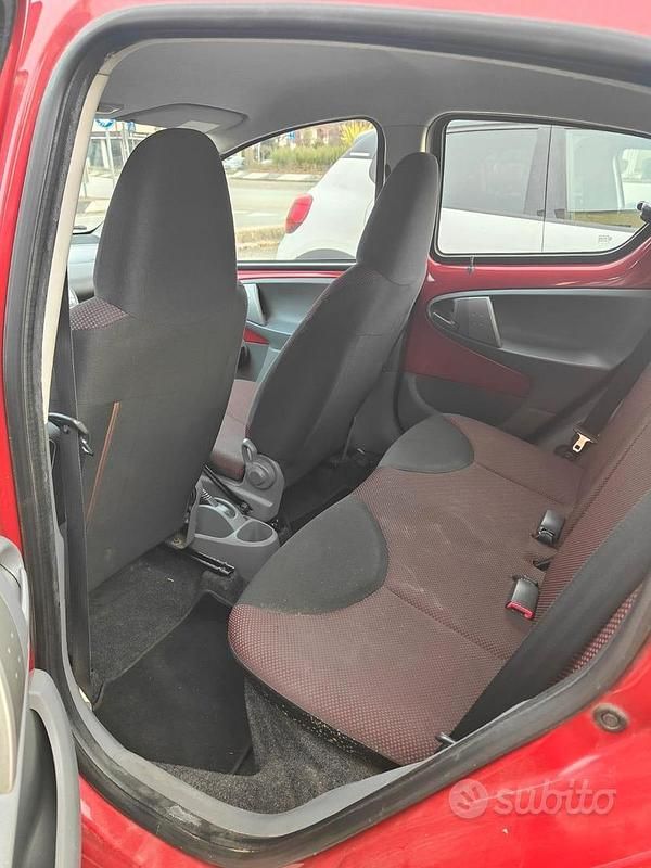 Usata Toyota Aygo 68 CV (50 kW) 2010 Rosso Utilitaria