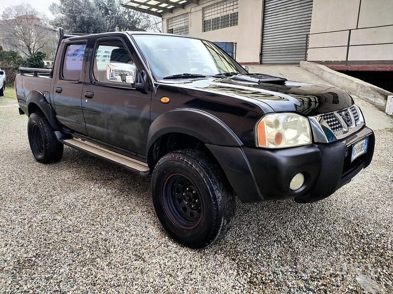 Usata Nissan Navara 133 CV (97 kW) 2003 Nero Pick-up