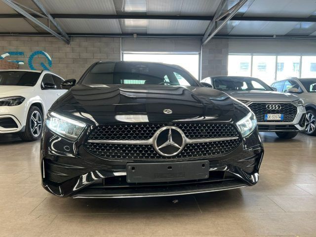 Nero Usata 2023 Mercedes A180 Advanced Plus Tre volumi | 38.400 € (Molto cara) - Immagine 1/4