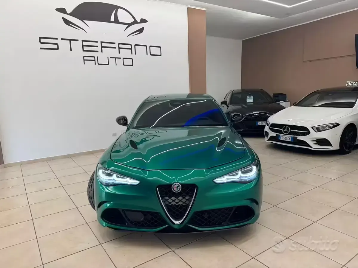 Usata Alfa Romeo Giulia Quadrifoglio 519 CV (381 kW) 2024 Verde smeraldo Berlina