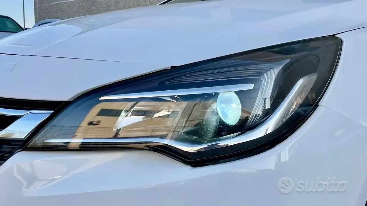 Usata Opel Astra Innovation 160 CV (117 kW) 2016 Bianco Berlina