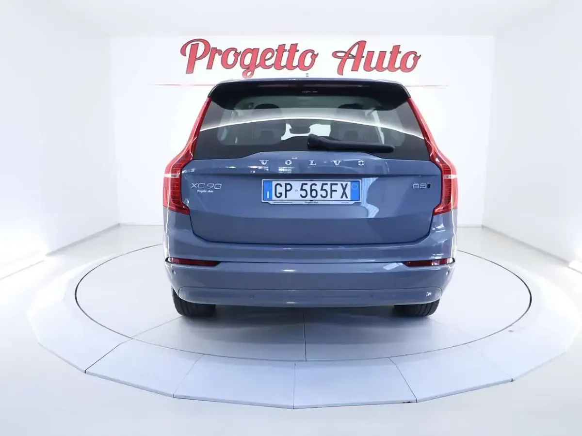 Usata Volvo XC90 Core 235 CV (172 kW) 2023 Thunder grey SUV