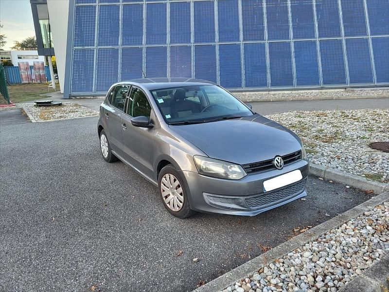Usado VW Polo 90 CV (66 kW) 2010 Gris Utilitario