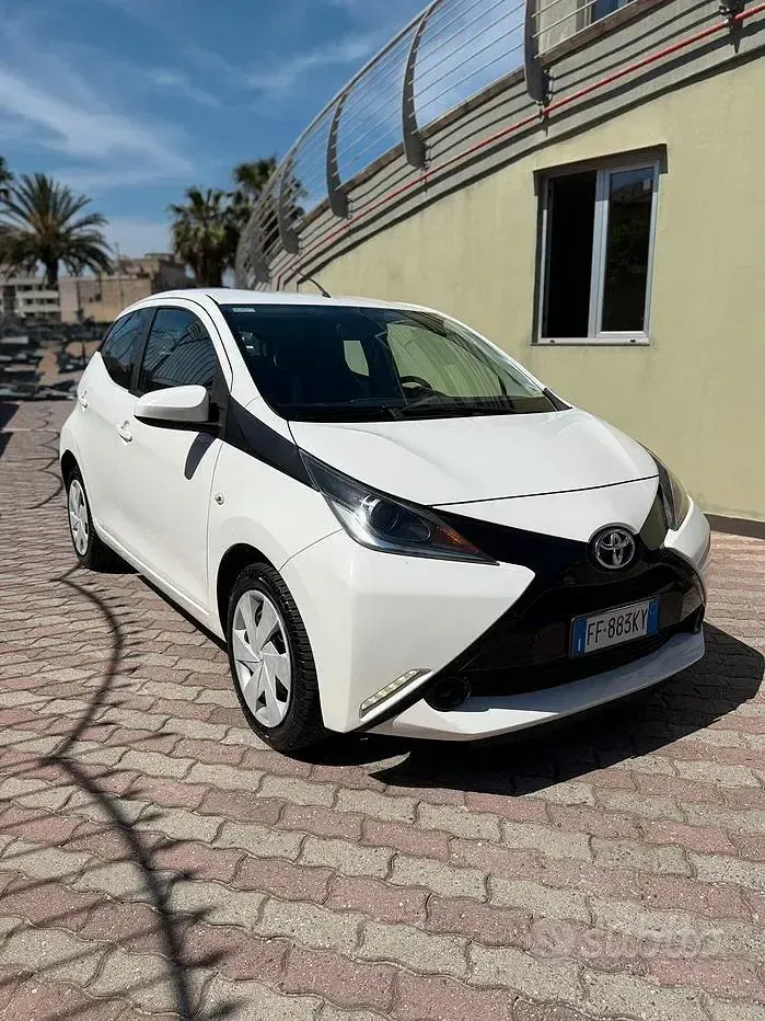 Usata Toyota Aygo Cool 69 CV (50 kW) 2016 Bianco Utilitaria