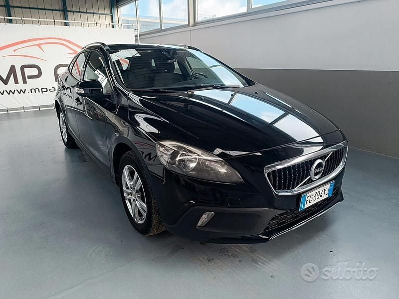 Usata Volvo V40 CC Momentum 120 CV (88 kW) 2017 Nero Station wagon