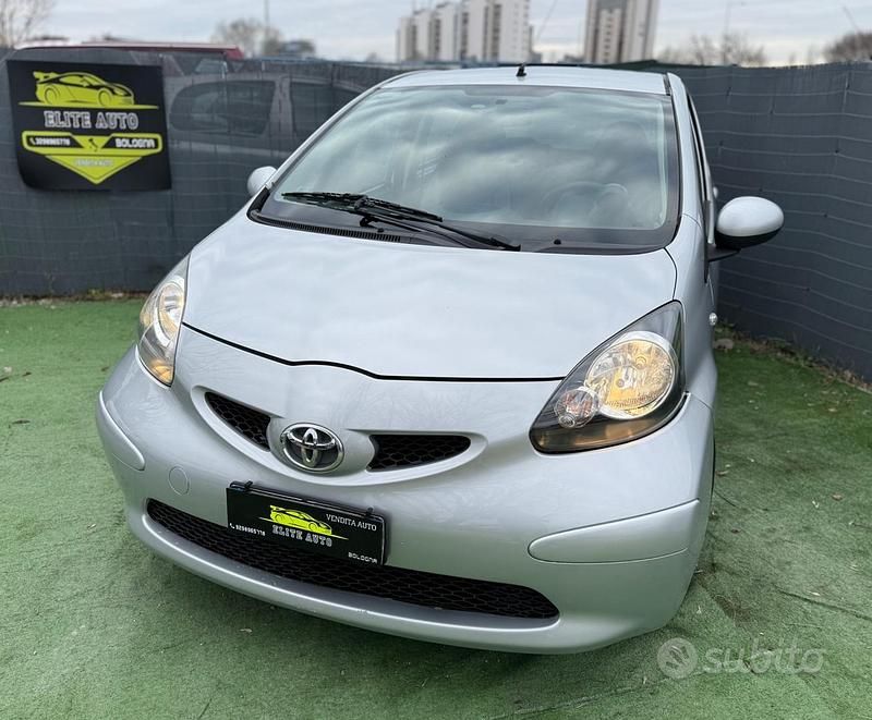 Usata Toyota Aygo 68 CV (50 kW) 2008 Grigio Utilitaria