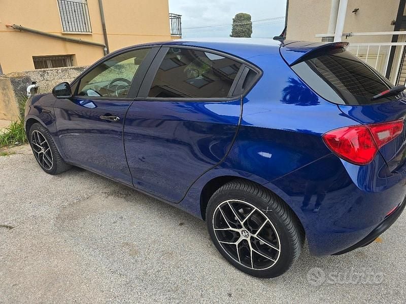 Usata Alfa Romeo Giulietta 120 CV (88 kW) 2018 Blu Utilitaria