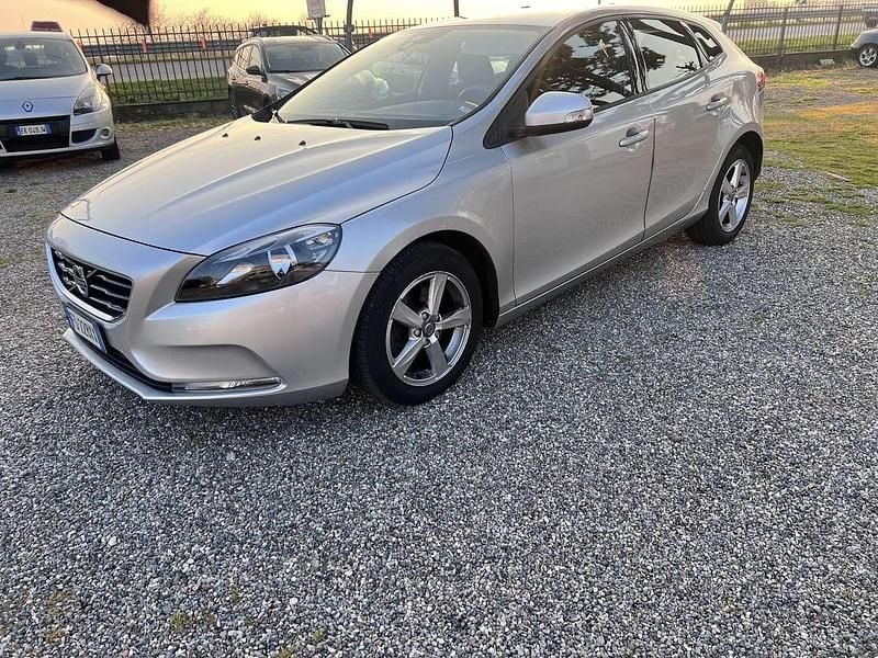 Usata Volvo V40 R-Design Momentum 120 CV (88 kW) 2016 Other Berlina